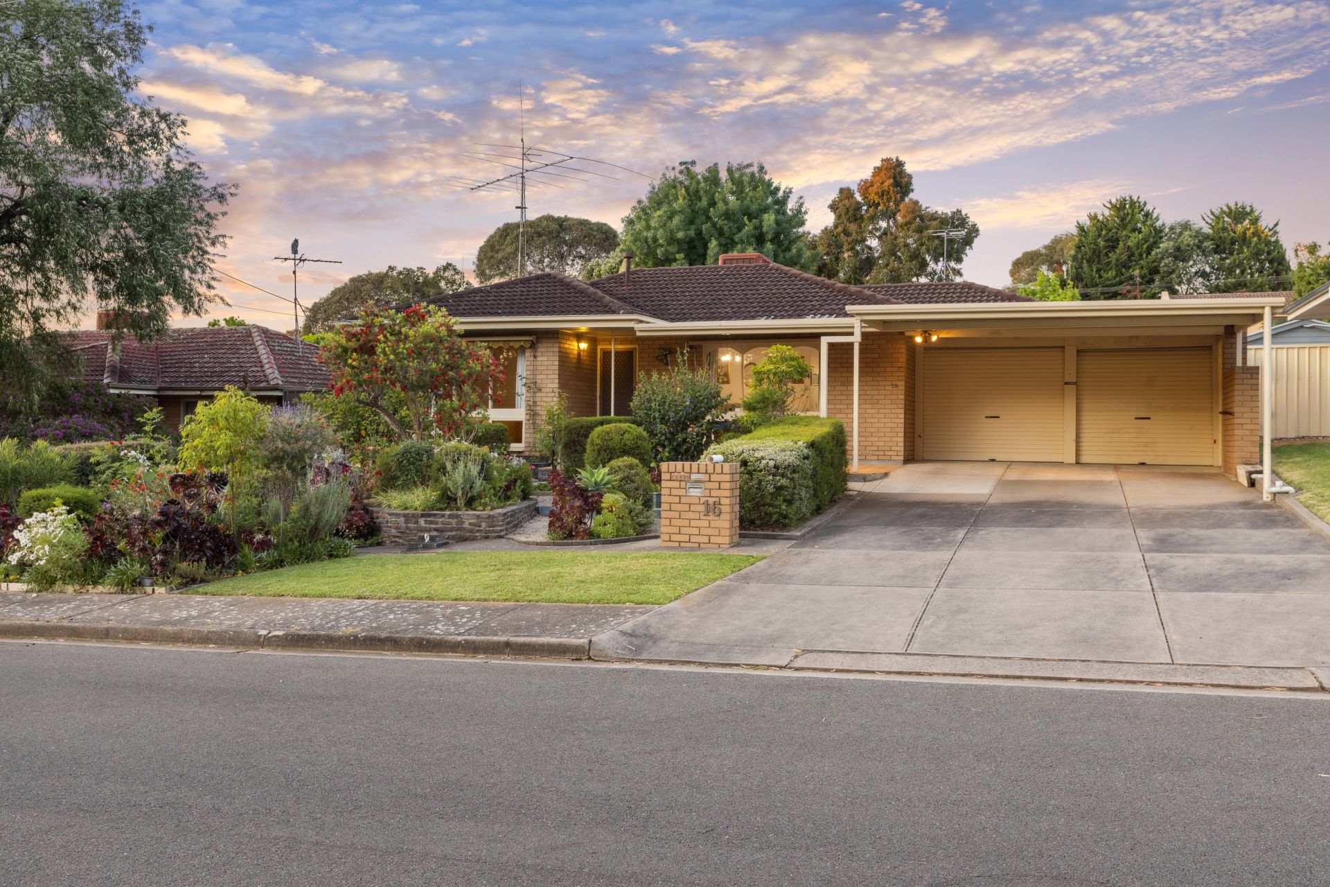 16 Arnold Drive Hackham SA