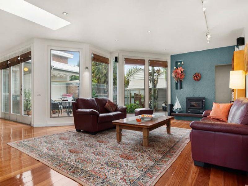 31 Pine Avenue, Elwood - Thumbnail 3