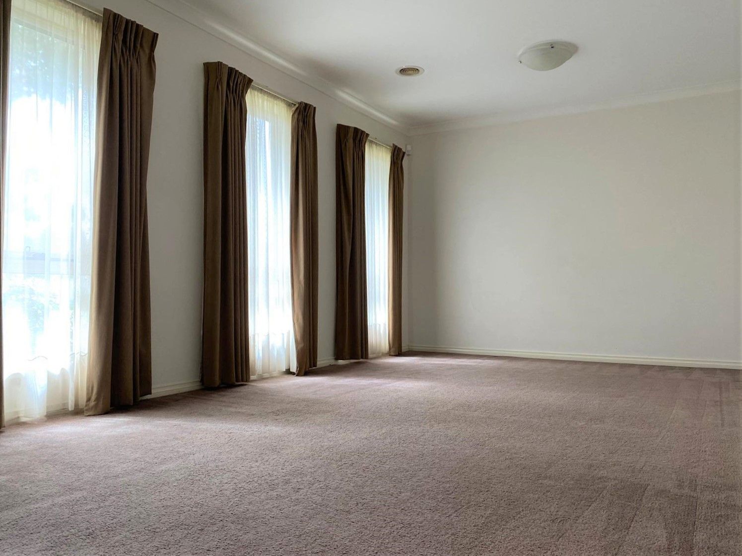 Real Estate For Lease 7 Jindabyne Avenue South Morang , VIC