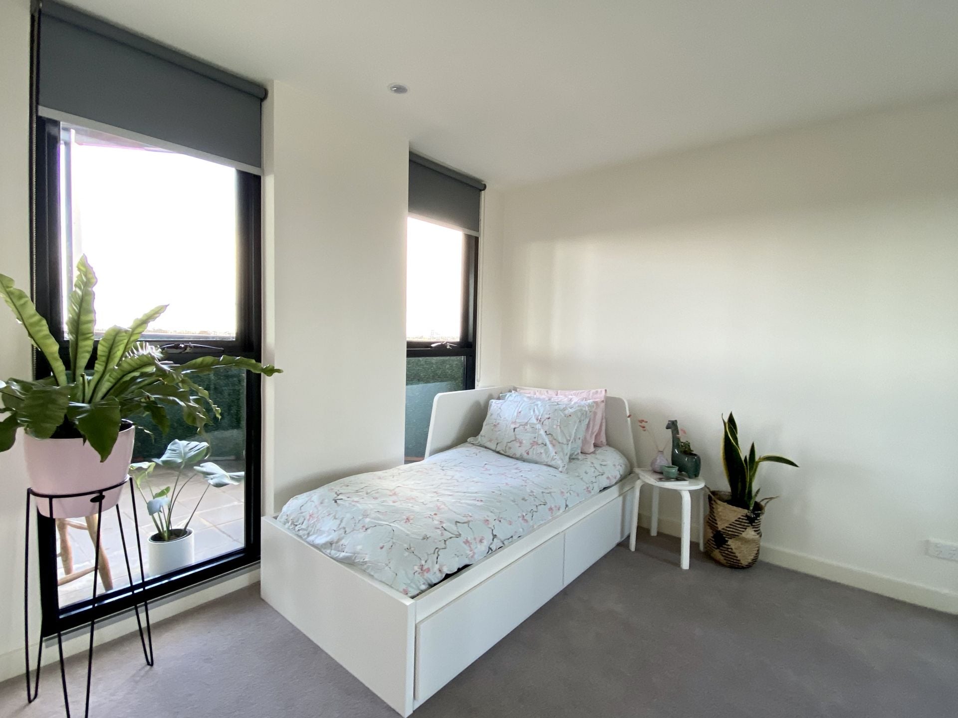 2 bedrooms, Study & City Views !!