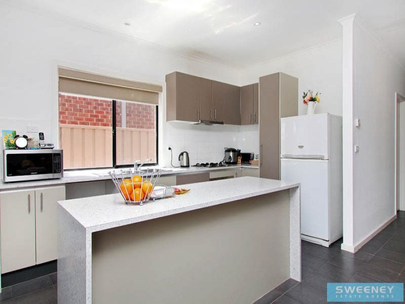 11 Gisborne Way, Caroline Springs - Thumbnail 3