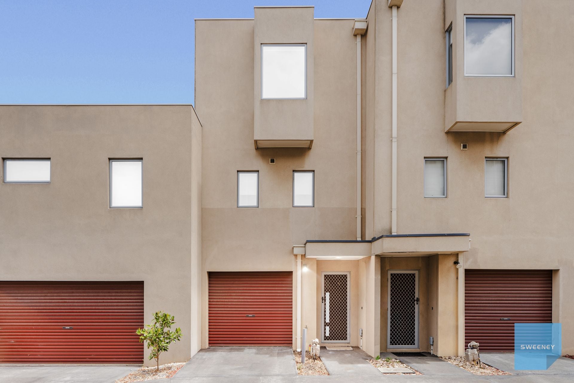 2/4 Hopetoun Green, Caroline Springs - Thumbnail 2