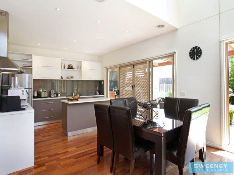 16 Dickerson Way, Caroline Springs - Thumbnail 4