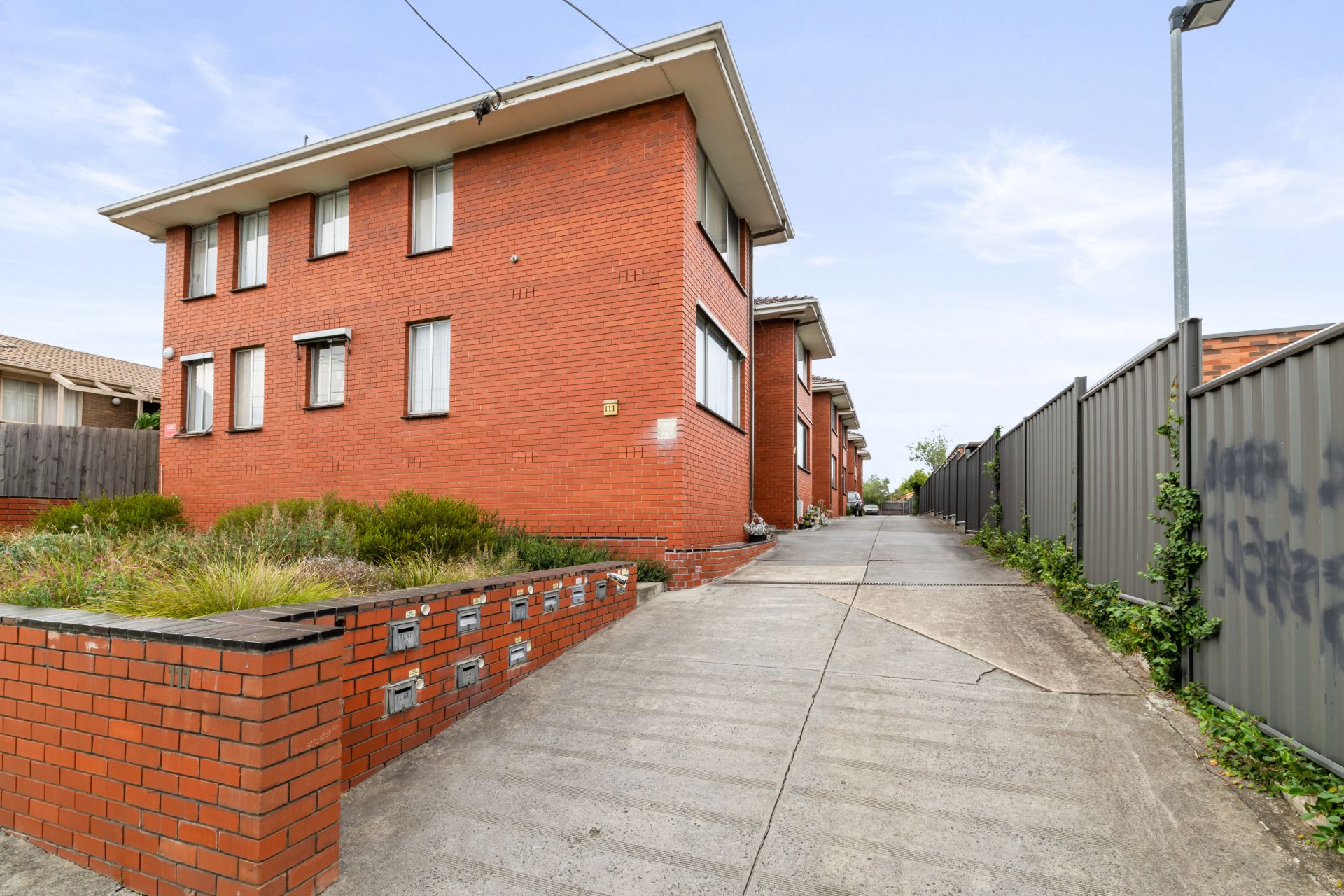 Two Bedroom Apartment in Quiet Street!