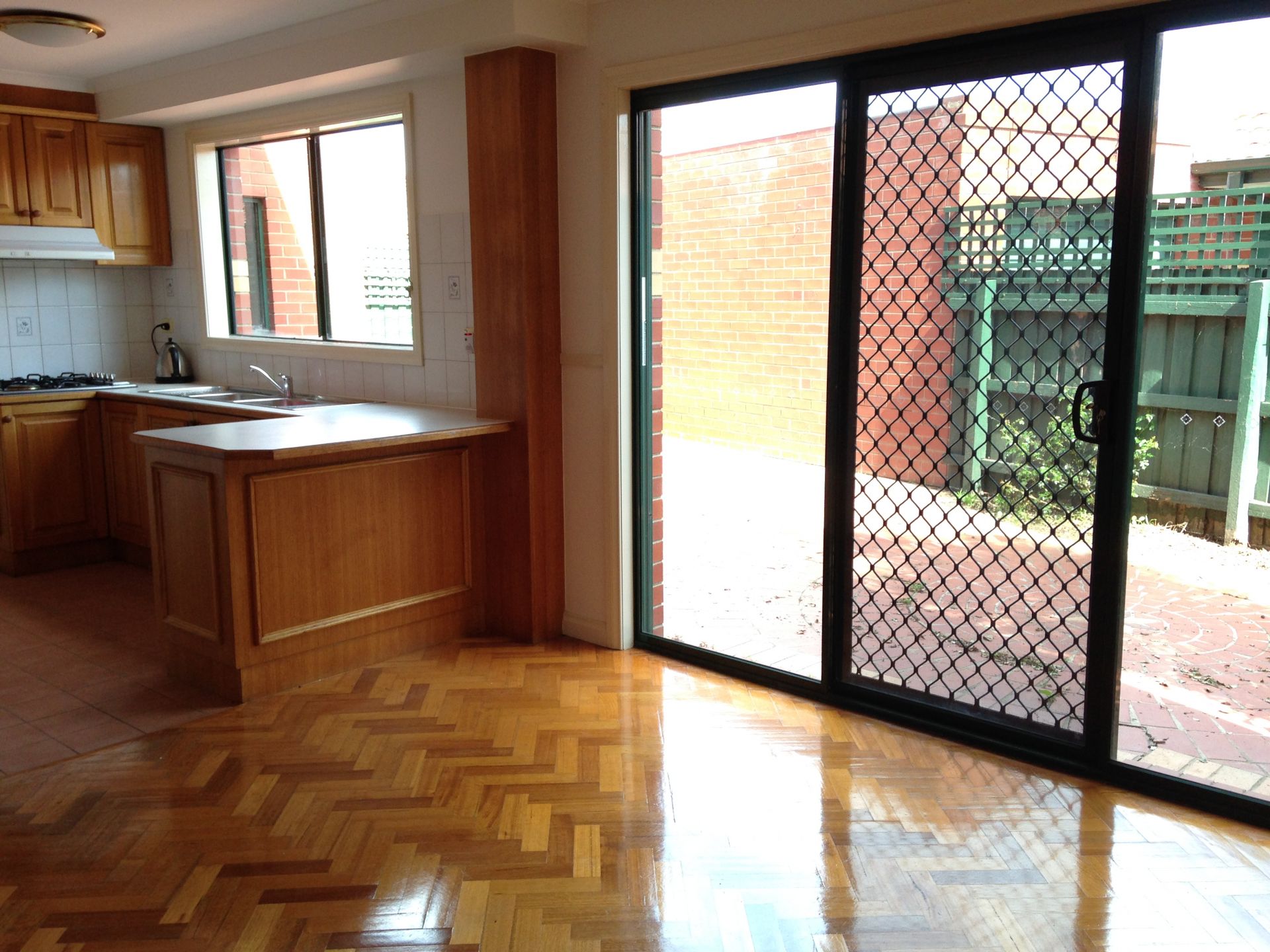 WELL MAINTAINED MODERN HOME!