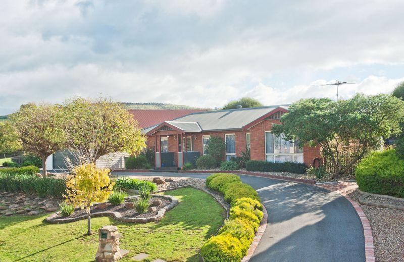 36 Cairns Drive, Bacchus Marsh - Thumbnail 2