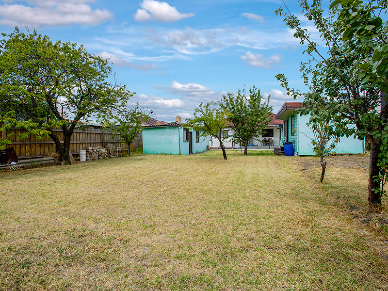 32 Cyclamen Avenue, Altona North - Thumbnail 5
