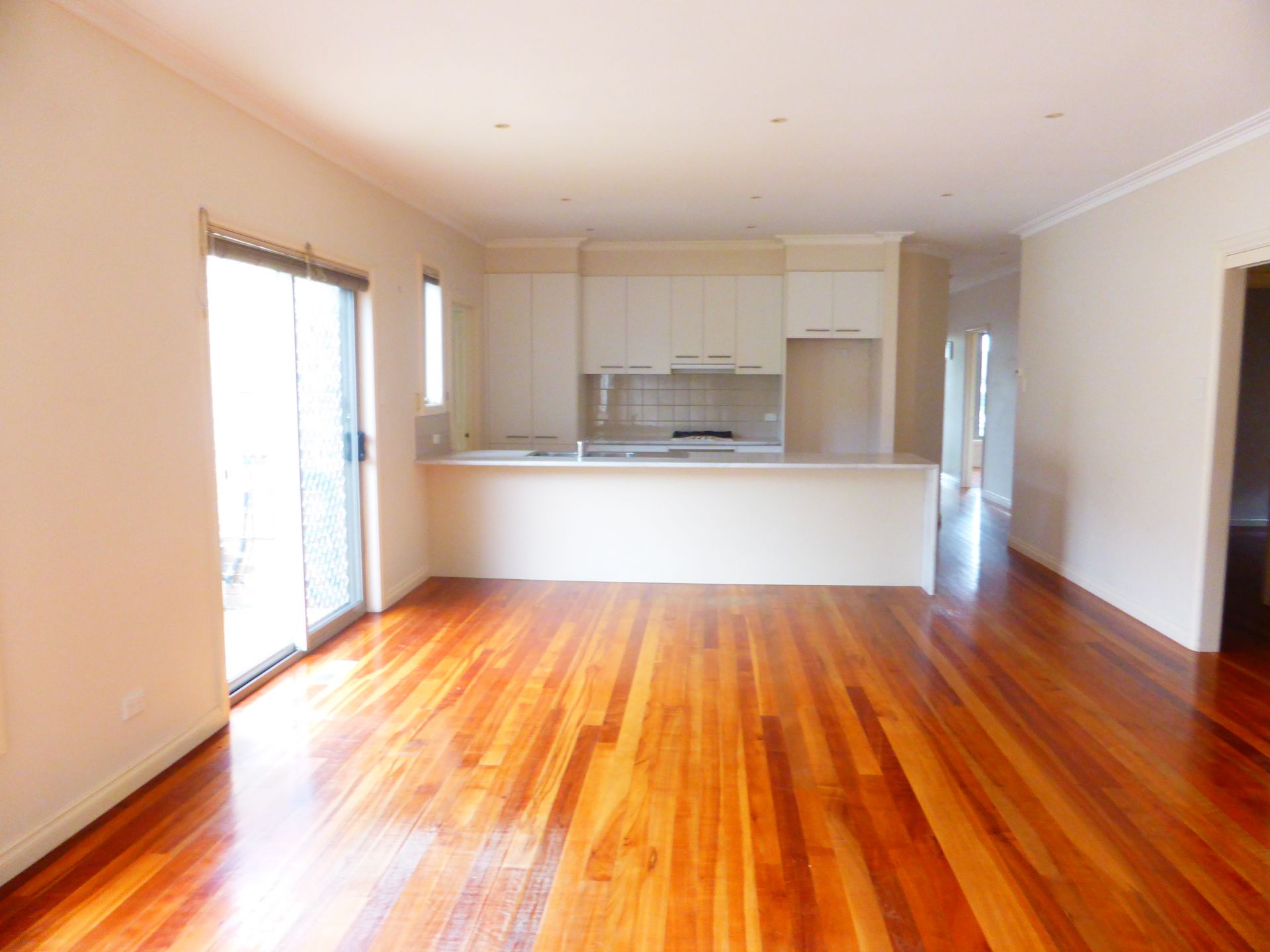 Updated Villa Style Unit - Very Spacious!