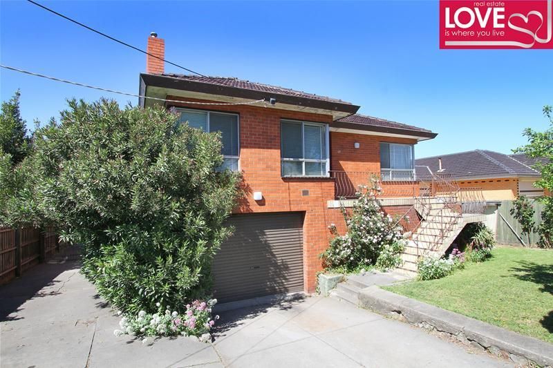 4 BEDROOM DELIGHT!