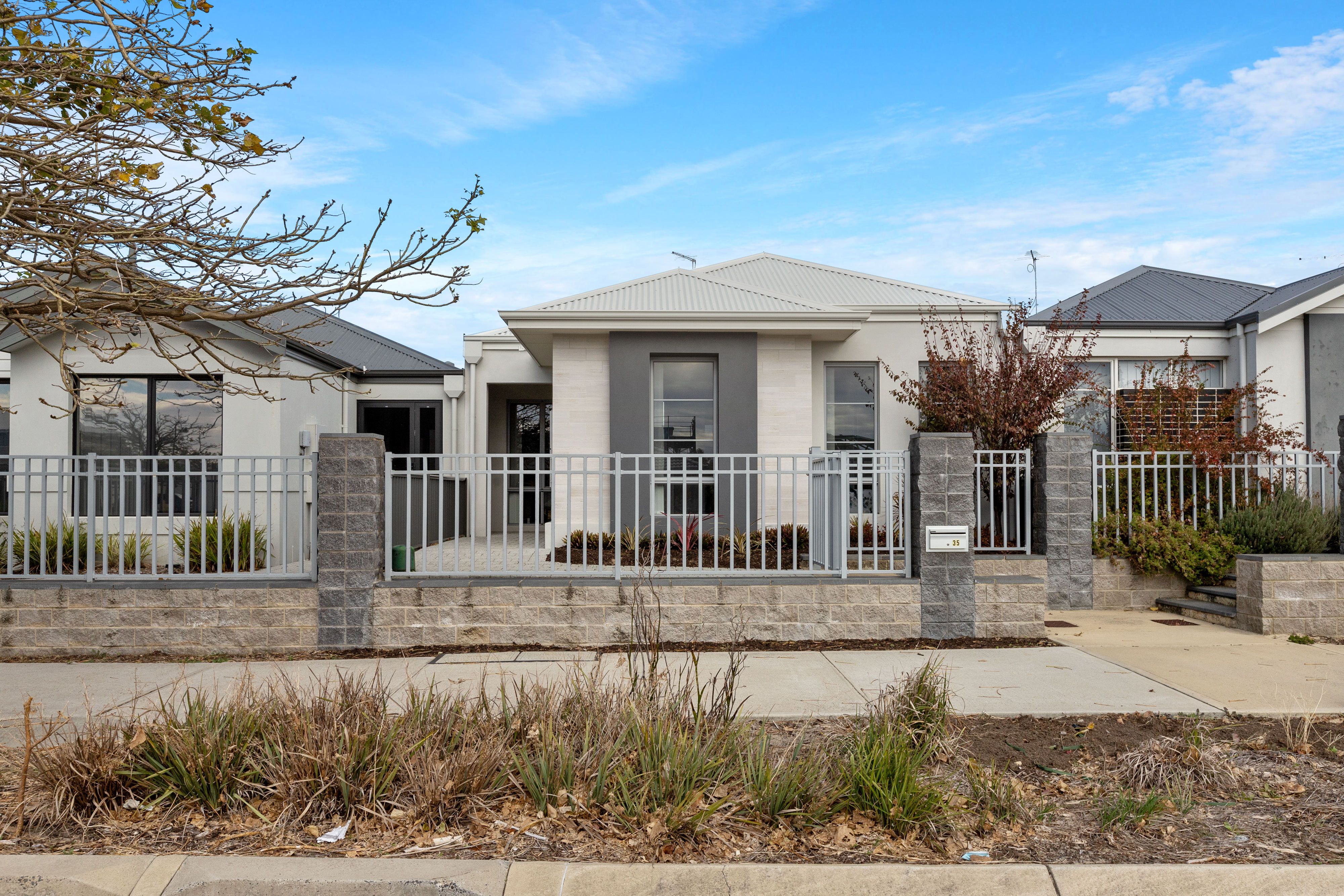 Real Estate For Sale 35 Gracefield Boulevard Harrisdale , WA