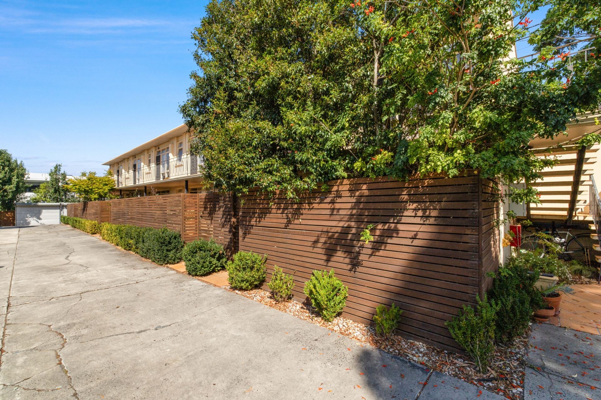 One Bedroom Apartment with Two Courtyards!