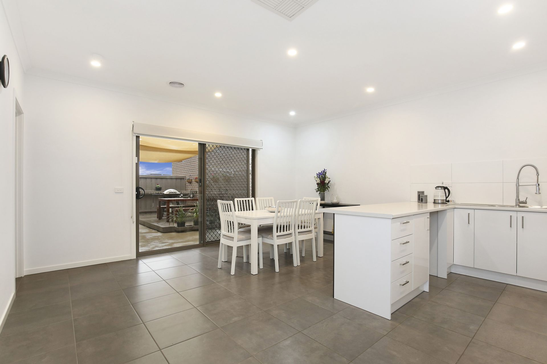 EASING LIVING, ENTICING LOCATION