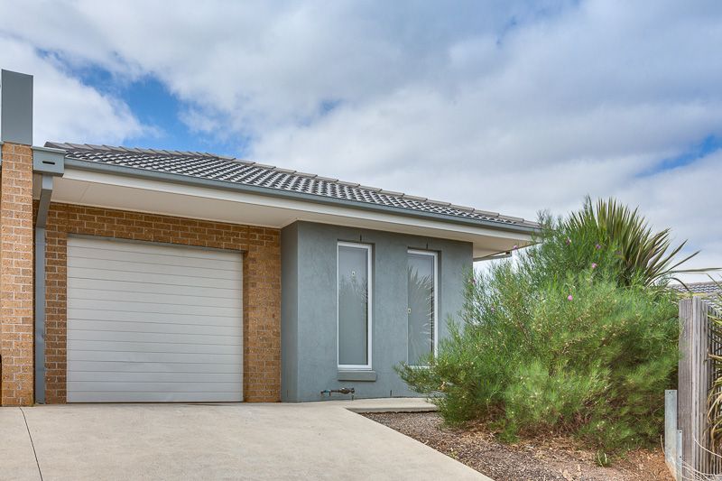 4/11-15 Silverdale Drive, Bacchus Marsh - Thumbnail 2