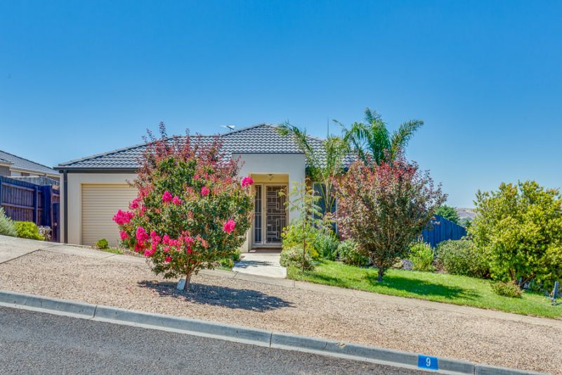 9 Nicholson Street, Bacchus Marsh - Thumbnail 2