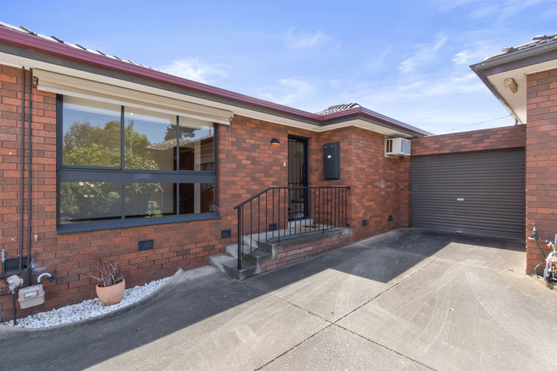 Immaculate unit in ideal locale