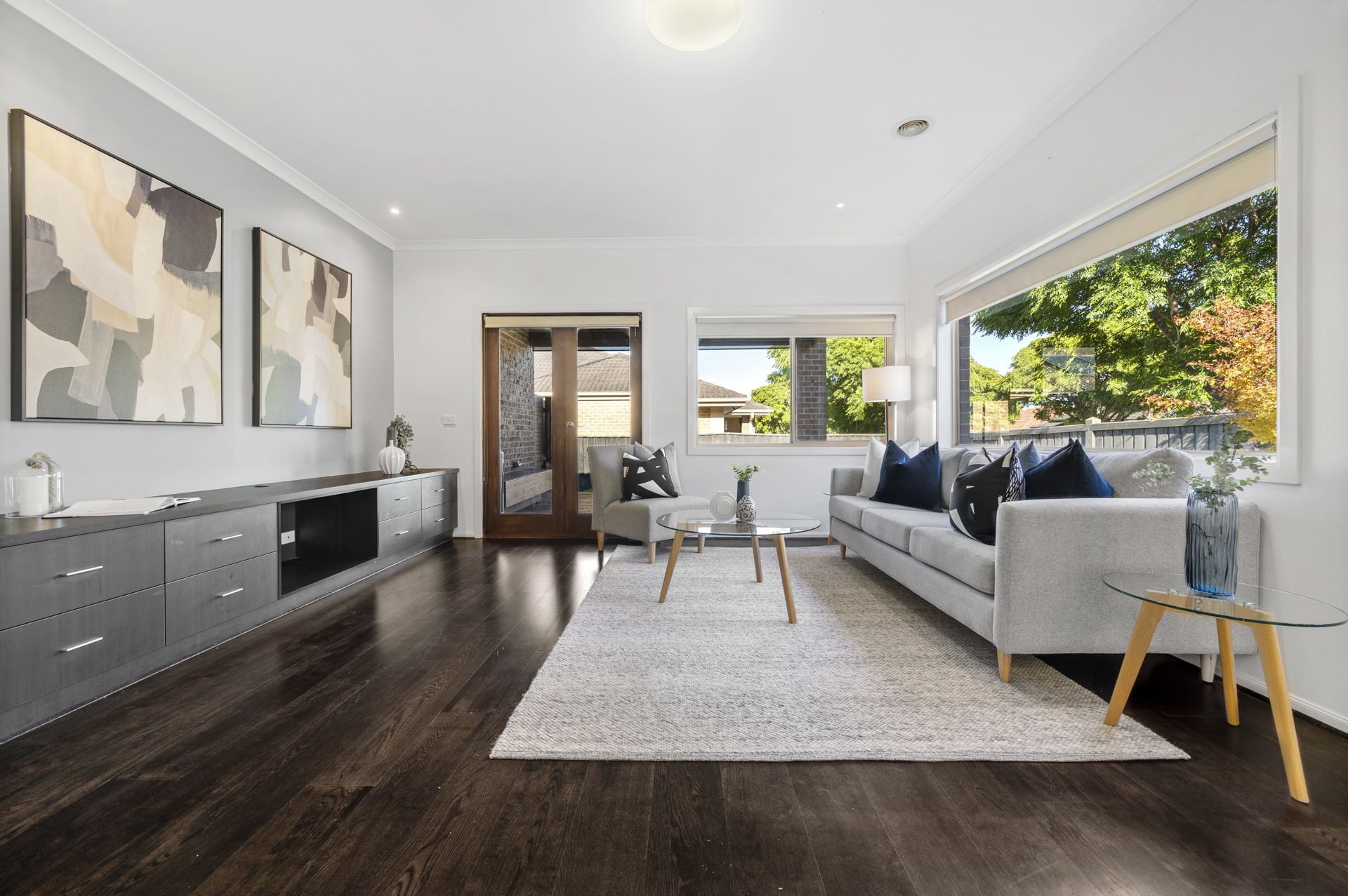 Luxurious Contemporary Family Living