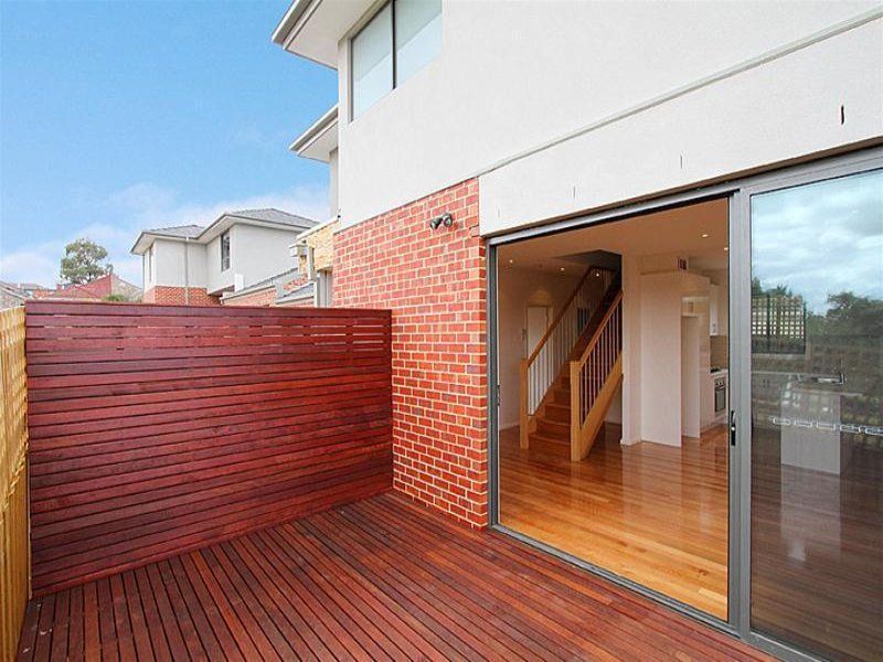 Modern 4 Bedroom Townhouse!