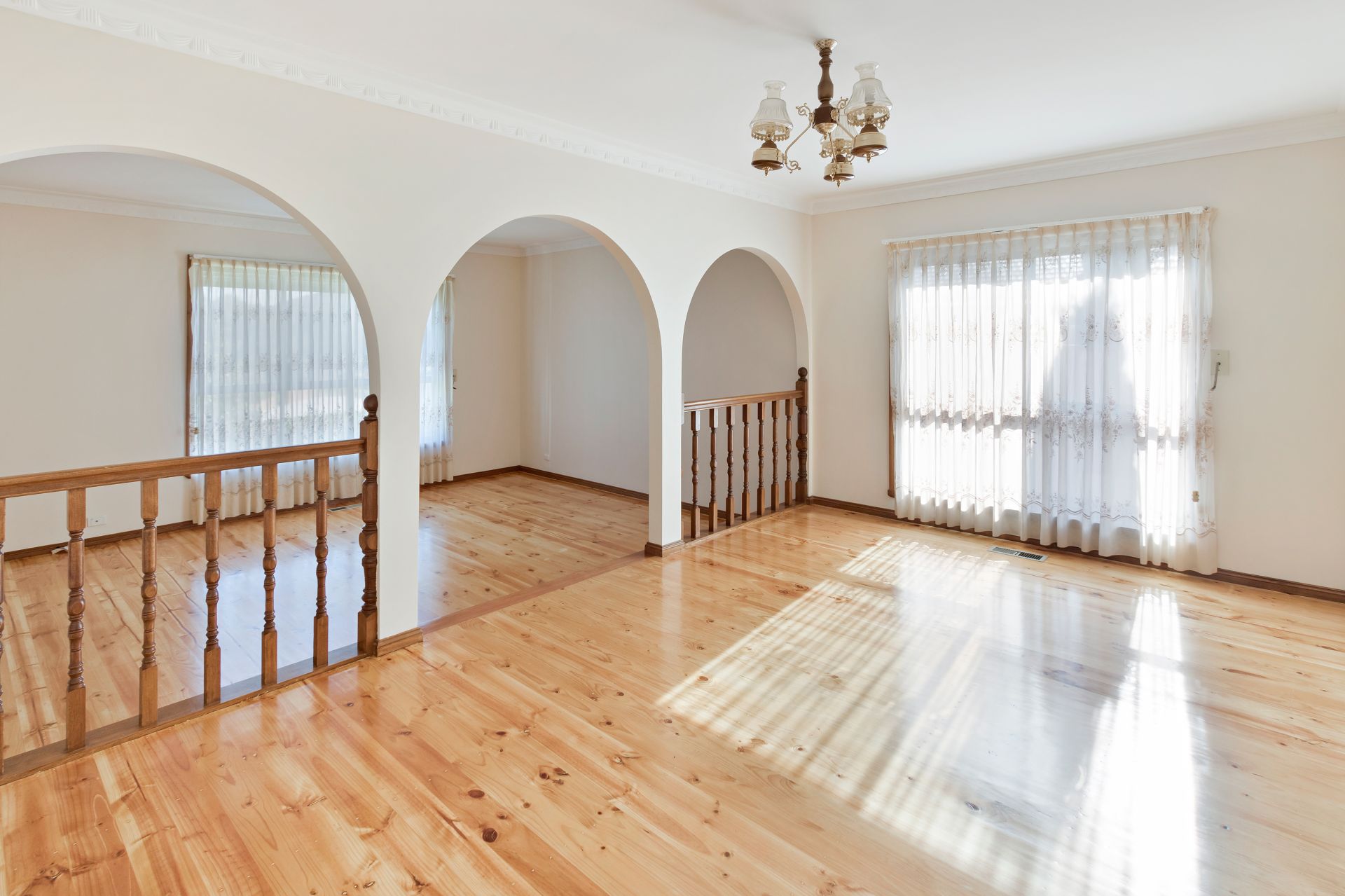 PERFECTLY POSITIONED FAMILY HOME!   **FRESHLY PAINTED**