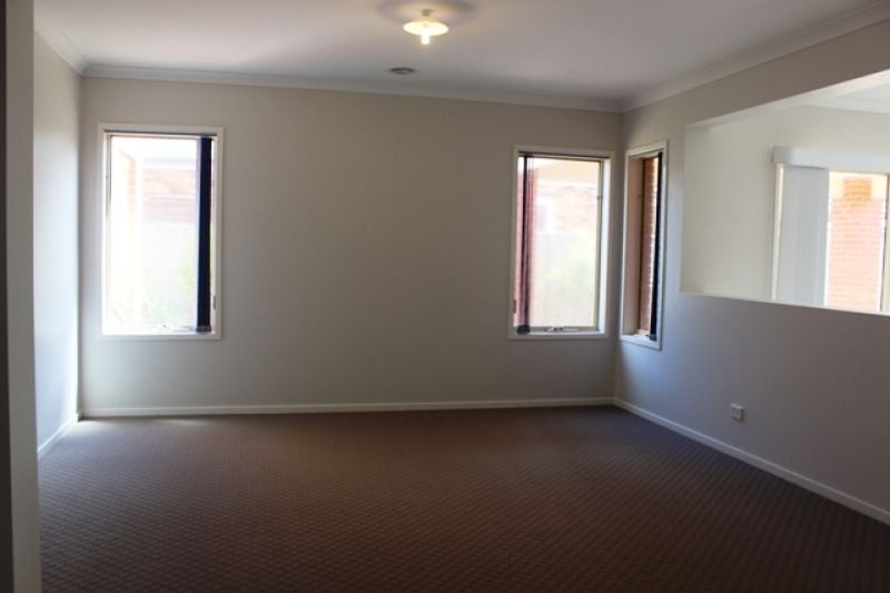 15 Lindley Avenue, Caroline Springs - Thumbnail 4