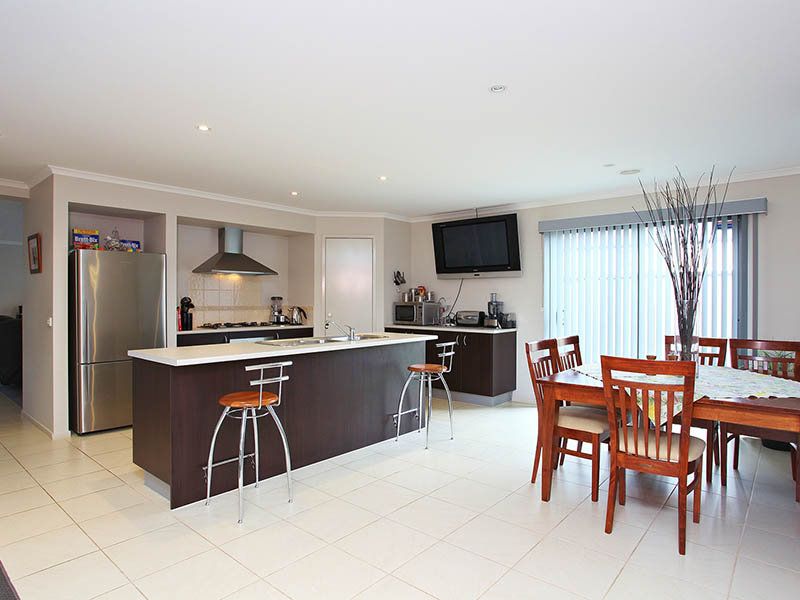 66 Tenterfield Drive, Burnside Heights - Thumbnail 6