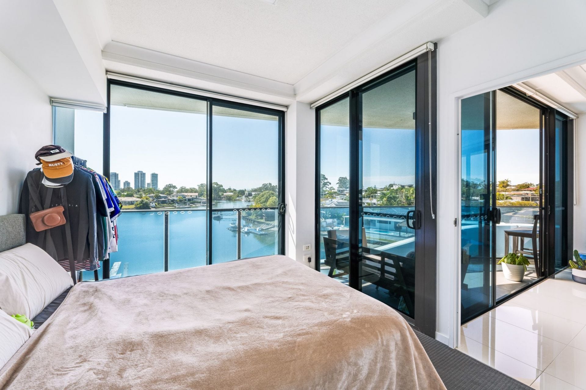 2205/5 Harbour Side Court, Biggera Waters - Thumbnail 2