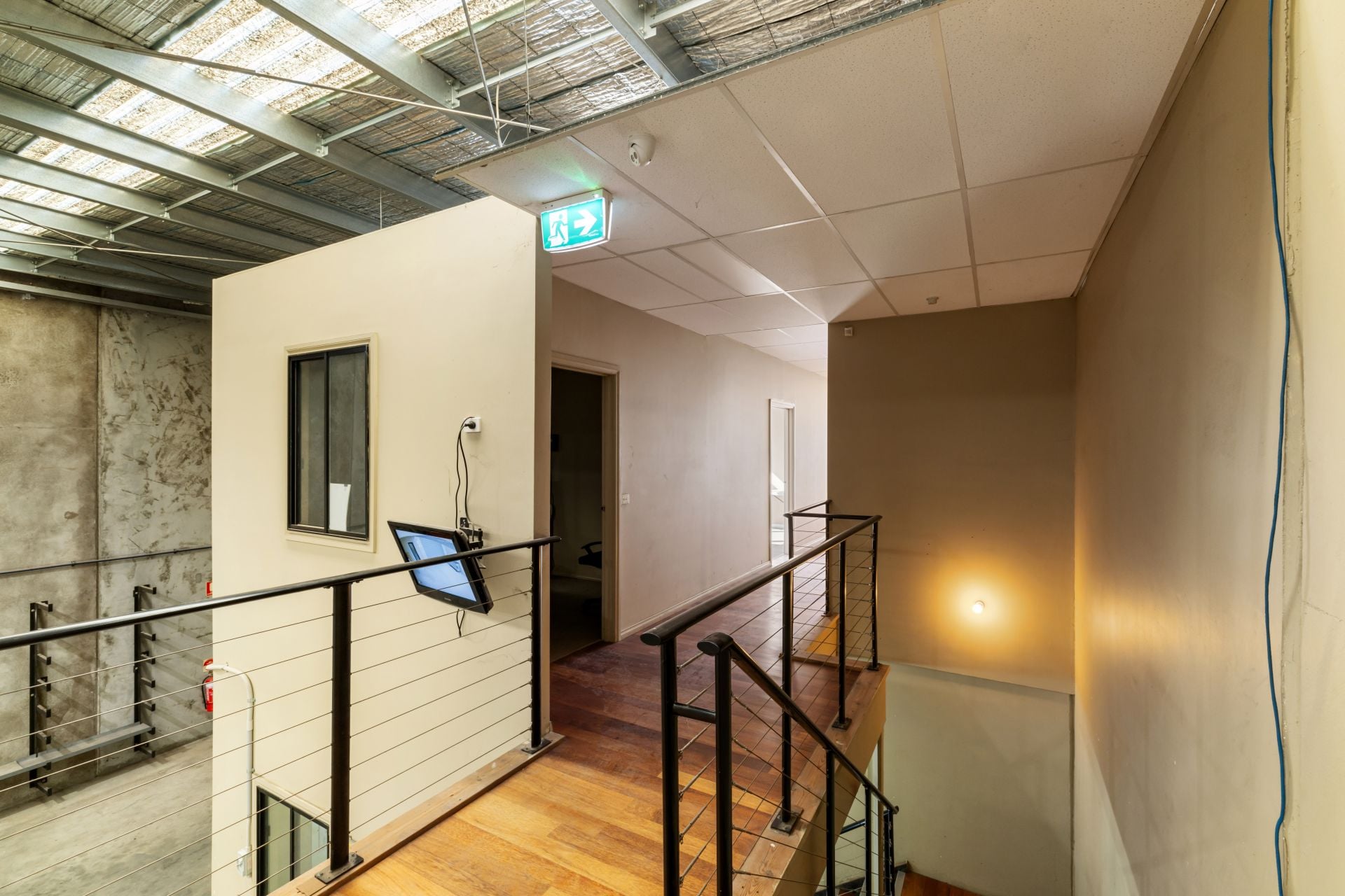STAND -ALONE WAREHOUSE