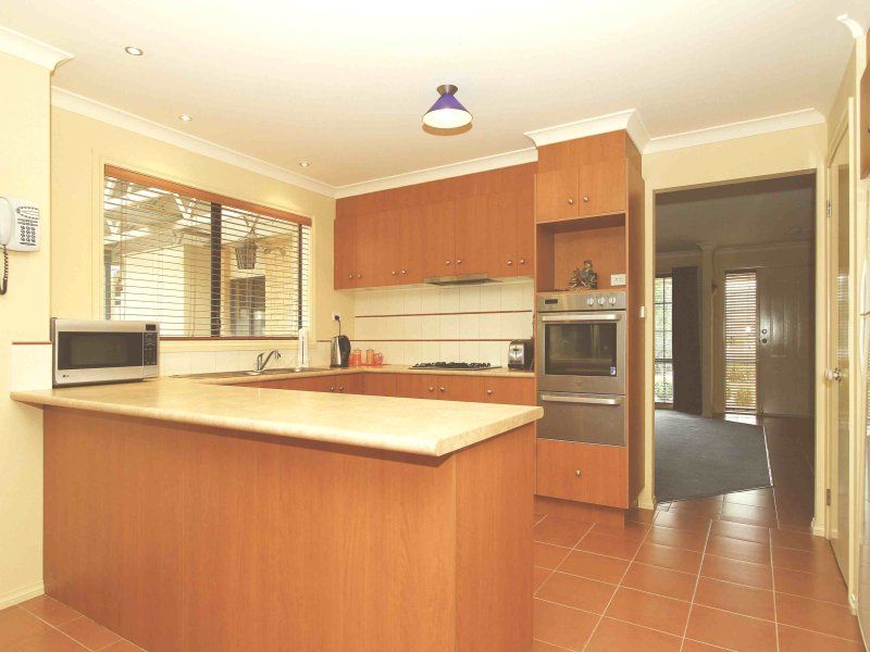 8 Luxor Close SOUTH MORANG, South Morang - Thumbnail 8