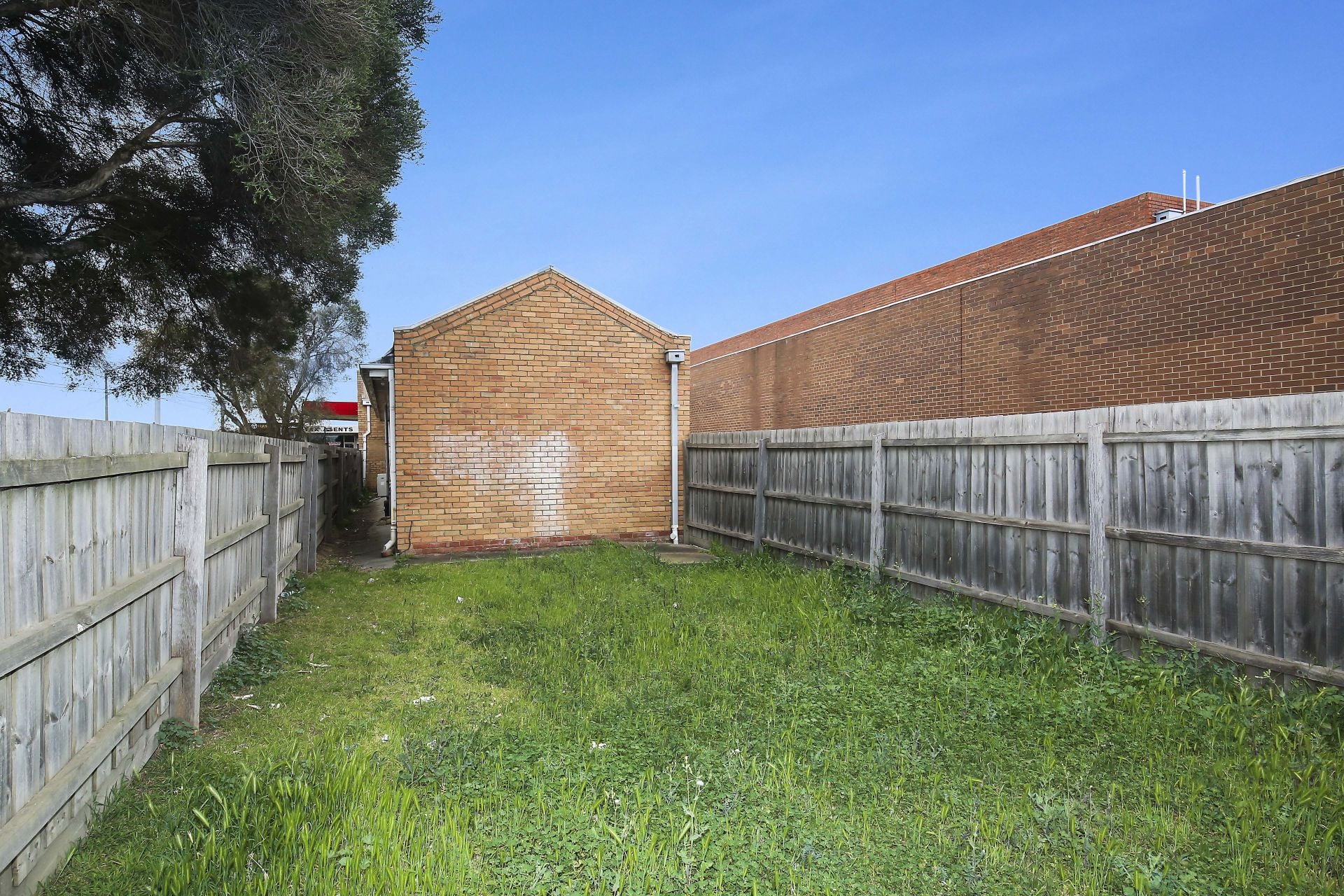 *** EXPOSURE***   *** EXPOSURE***
RARE OPPORTUNITY - BE SEEN!