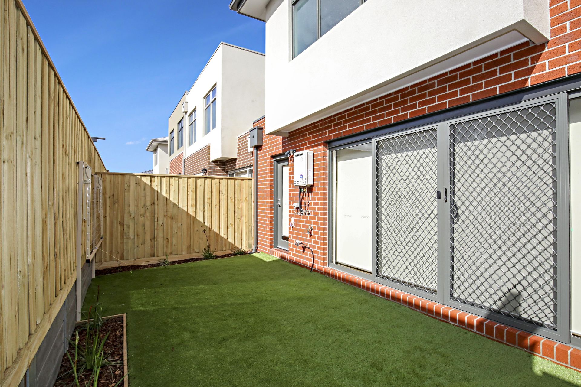 SPACIOUS TOWNHOUSE