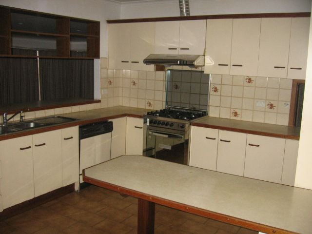 LARGE FAMILY HOME + RUMPUS ROOM