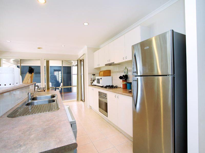 32 Loddon Drive, Taylors Hill - Thumbnail 4