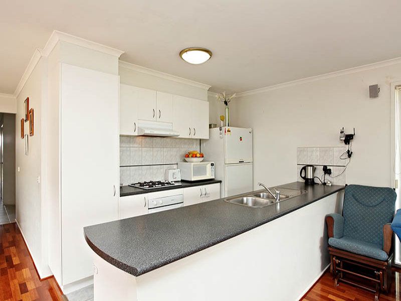 22 Willandra Loop, Caroline Springs - Thumbnail 3