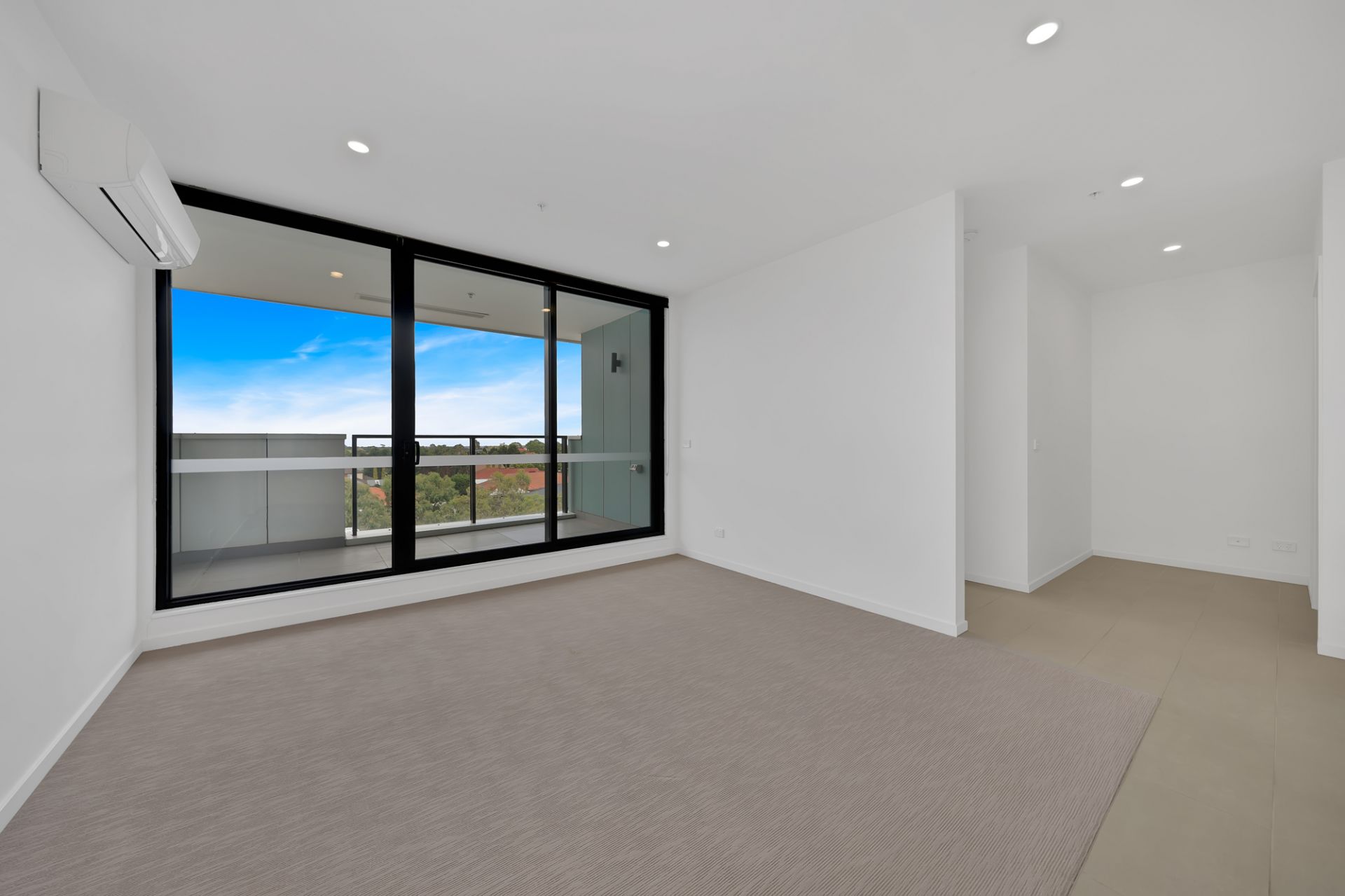 Top Floor Apartment with Stunning City Views