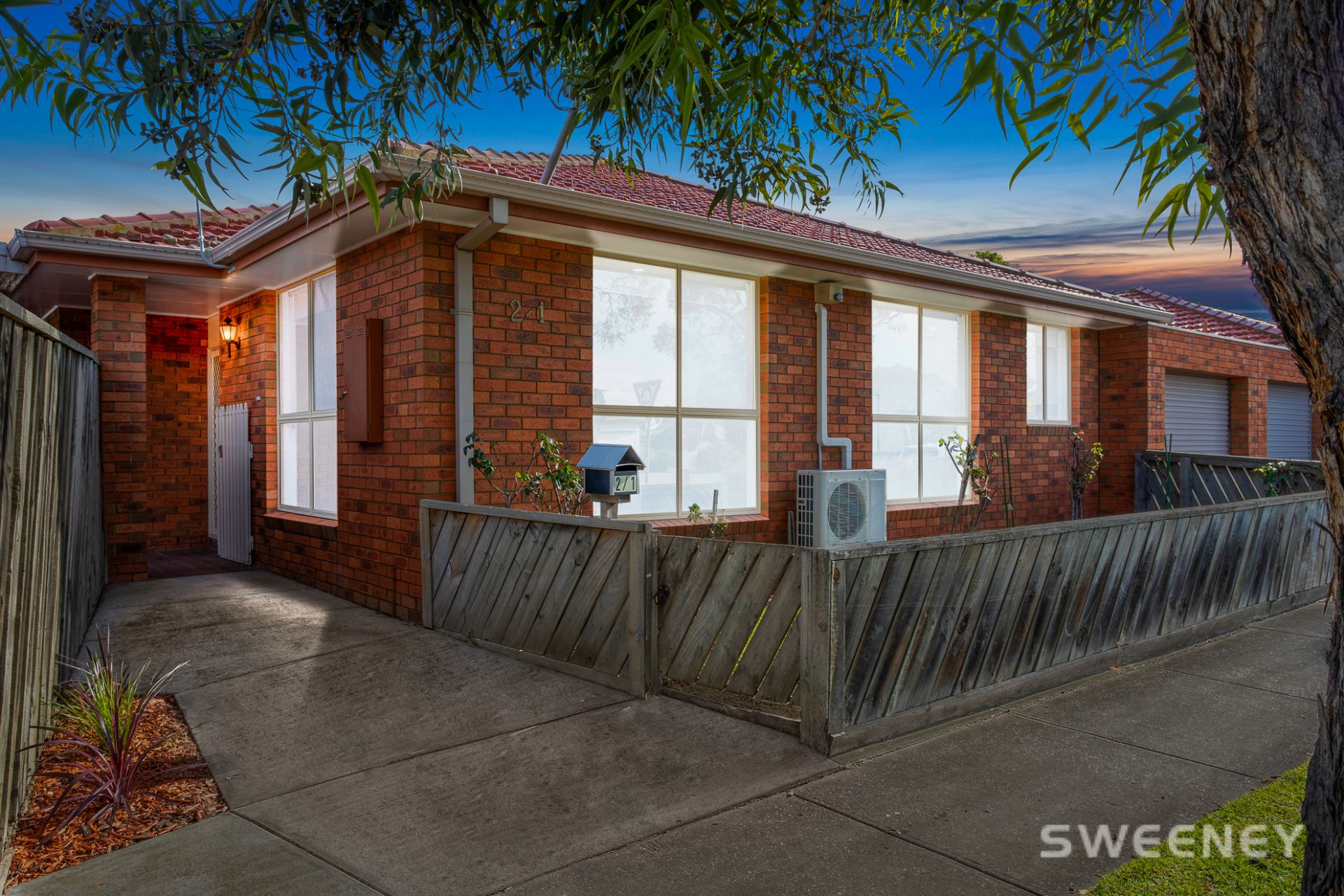 2/1 Cameron Avenue, Altona Meadows - Thumbnail 2