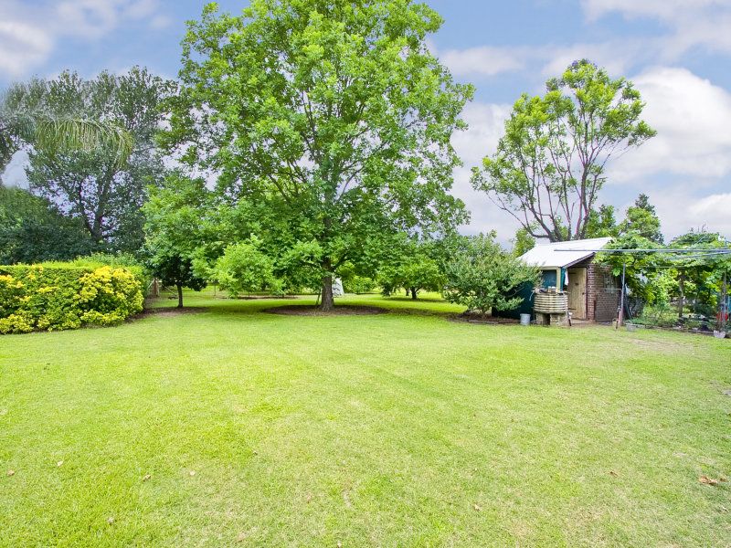 730 Londonderry Road, Londonderry - Thumbnail 2