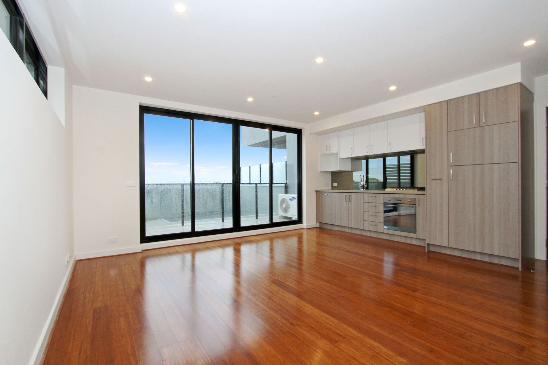 CONTEMPORARY AND CHIC - WELCOME TO 