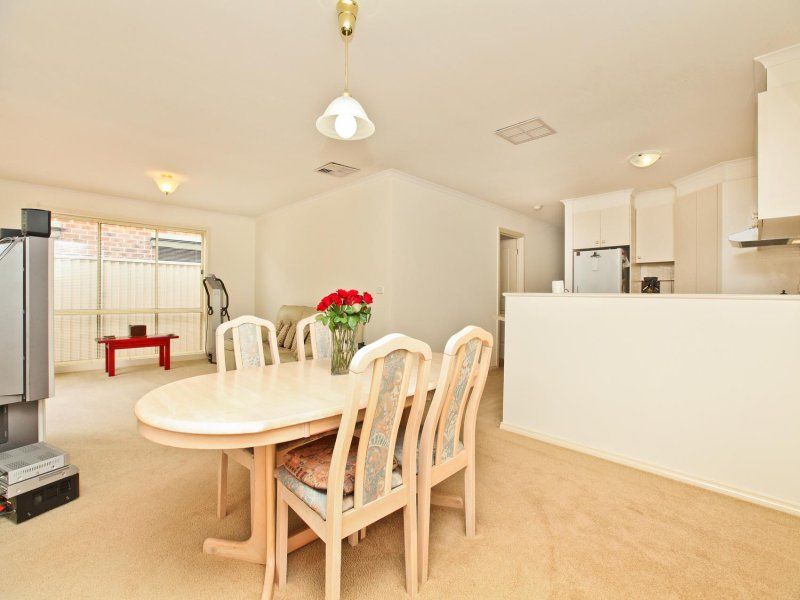 5 Blenheim Way, Caroline Springs - Thumbnail 4