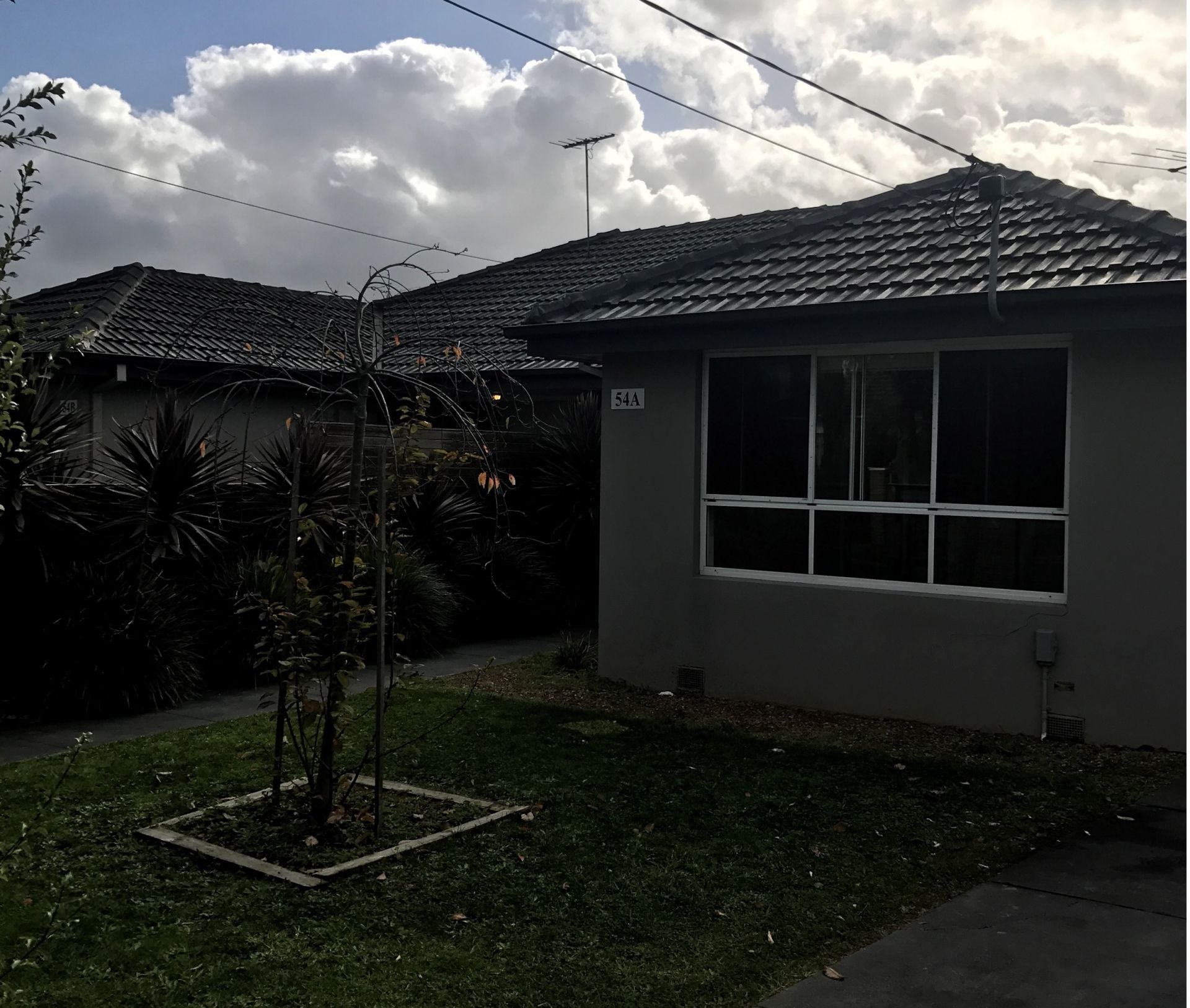 NEAT UNIT IN GARDEN SETTING