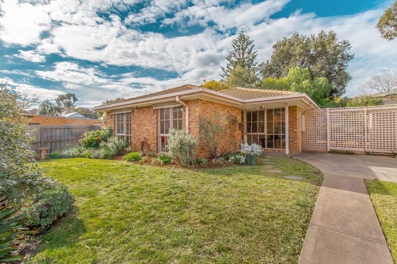 2/14 Argyle Street, Macleod