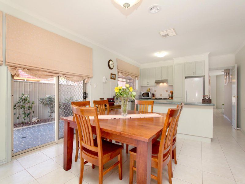 5 Parkin Avenue, Caroline Springs - Thumbnail 4