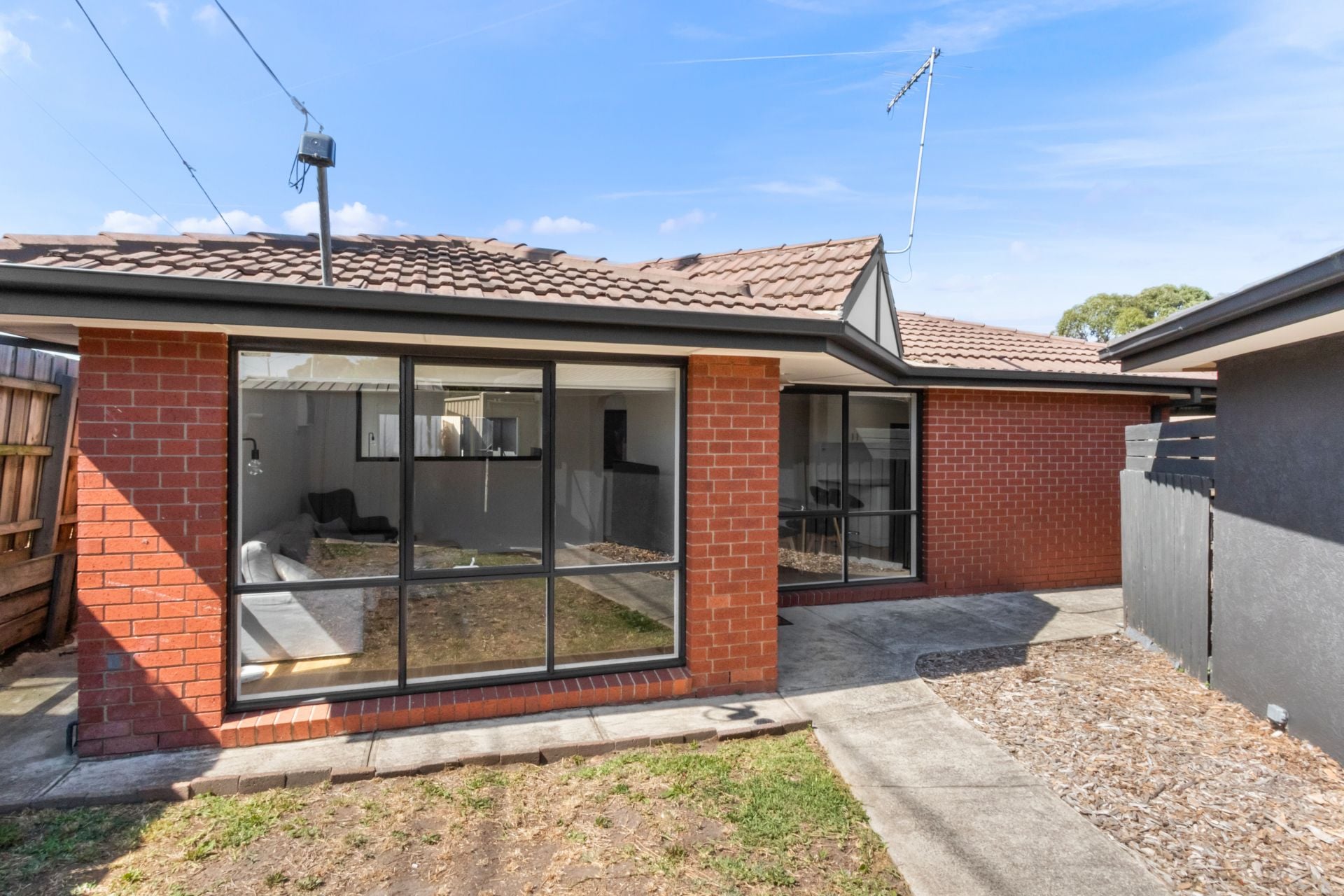 Stunning unit in ideal locale