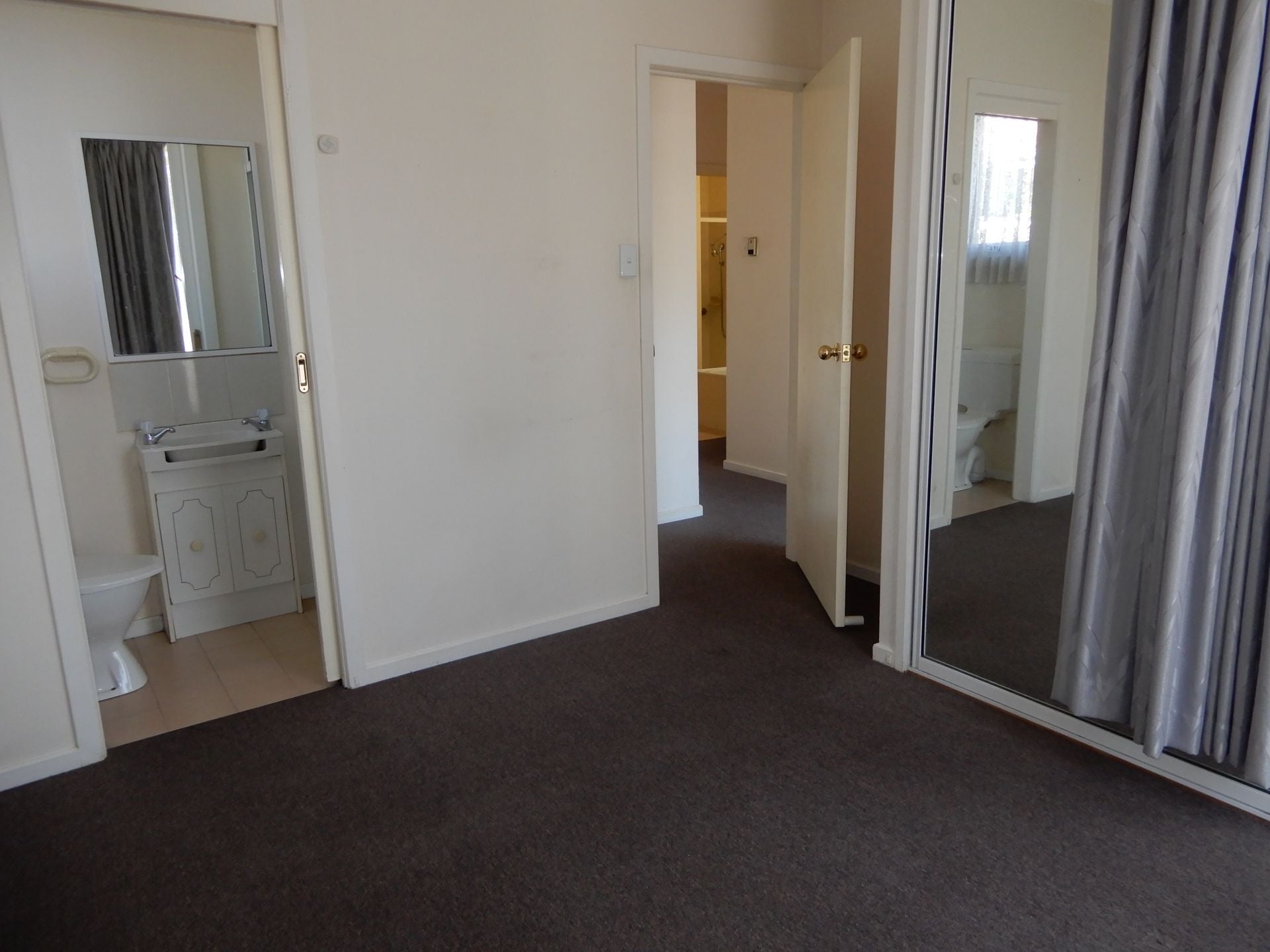 Prime Location In Thornbury!!!