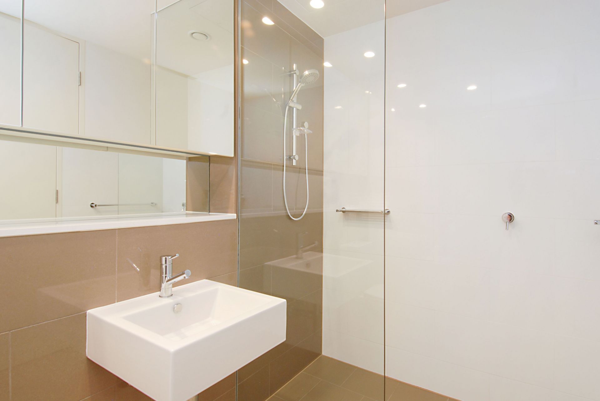 Great Gantry Complex Apartment