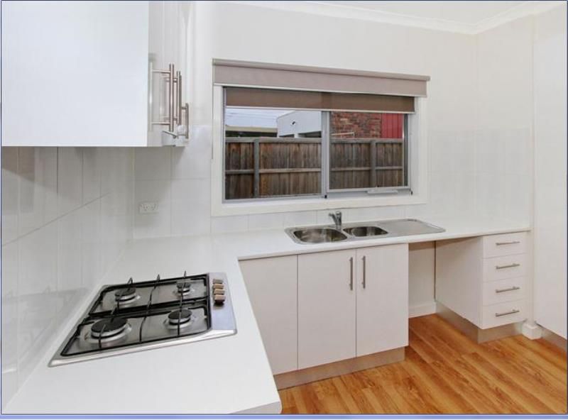 PRICE IS $270-$290PW LOOKING FOR A GREAT TENANT!