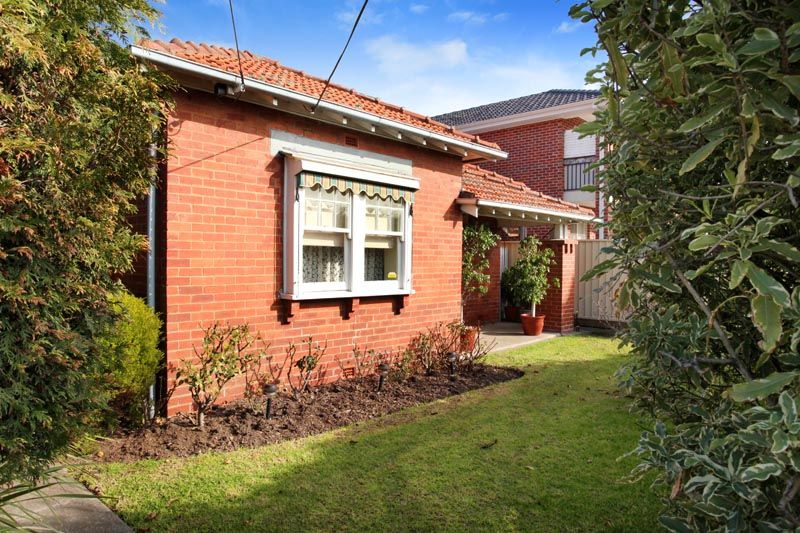7 Clive Street, West Footscray - Thumbnail 3