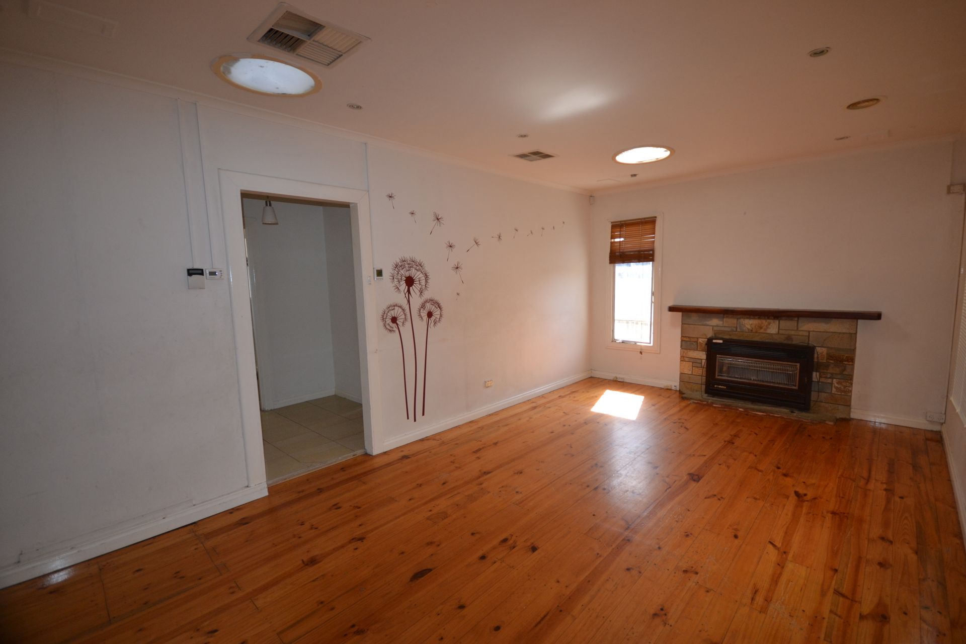 CLOSE TO NORTHLAND AND PRIMARY SCHOOLS!