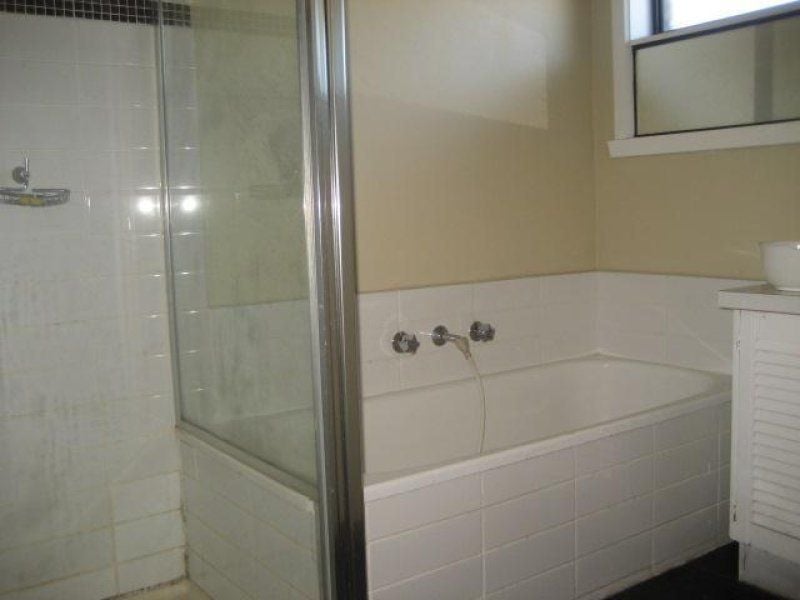 3 BEDROOM HOME IN A GREAT LOCATION