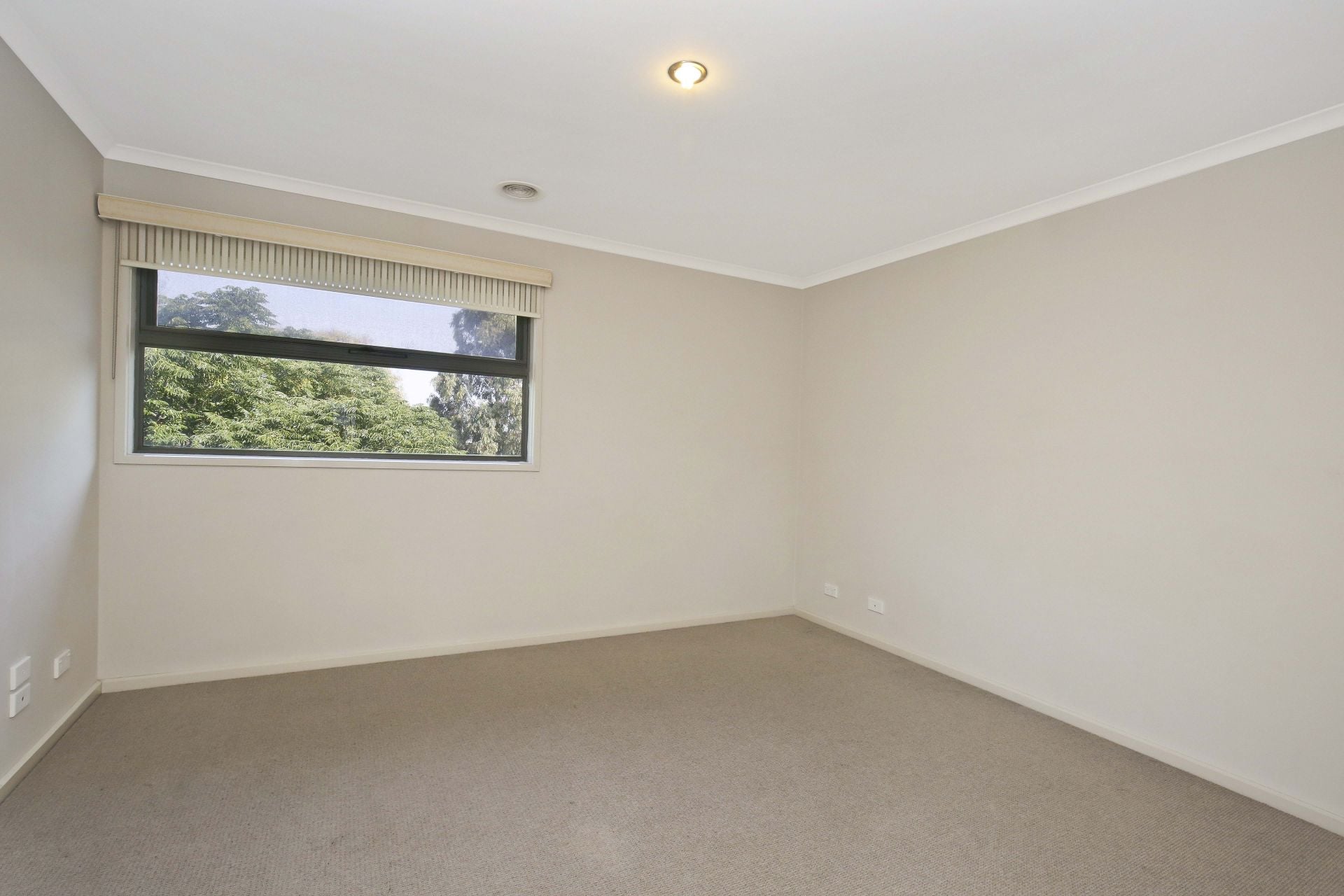 STYLISH TOWNHOUSE OPPOSITE PARKLAND  *Insp Thu 5th Jul @ 5:00pm*