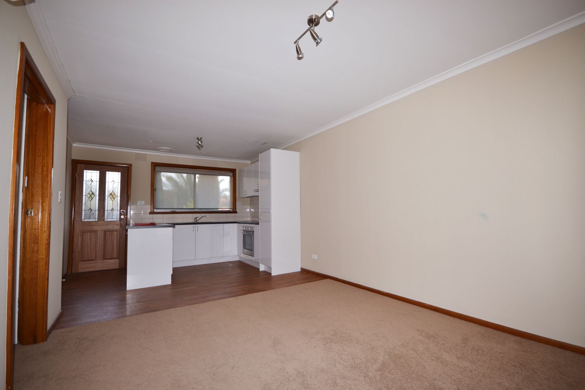 FULLY RENOVATED ONE BEDROOM