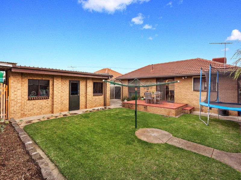 15 Simmons Drive